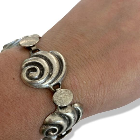 Silver shell bracelet Womens silver Scroll ornate bracelet 7.5-8.5" adjustable - Picture 4 of 4